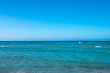 Küba adası. Atlantik Okyanusu. Varaderolar. Plaj