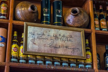 Küba. Havana. Bar La Bodeguita Del Medio. Ernest Miller Hemingway 'in en sevdiği yer.