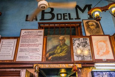 Küba. Havana. Bar La Bodeguita Del Medio. Ernest Miller Hemingway 'in en sevdiği yer.