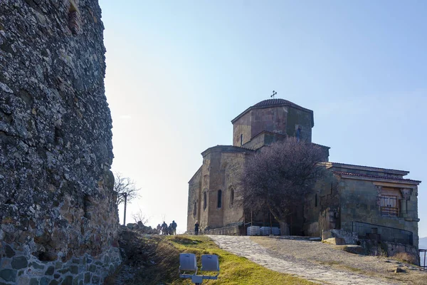 Georgia, Mtskheta, monasterio de Jvari. Este es el lugar donde San Niño puso la cruz y ya en 545 un pequeño templo fue construido allí — Foto de Stock