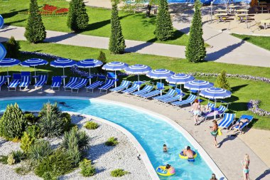 Gelendzhik, Rusya - 6 Haziran 2018: Zolotaya Bukhta su parkı, Gelendzhik, Karadeniz. Su kayakları, gezintiler ve eğlence