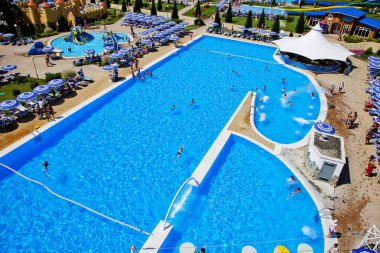 Gelendzhik, Rusya-6 Haziran 2018: Karadeniz kıyısındaki Gelendzhik tatil beldesinde Zolotaya Bukhta su parkı. 