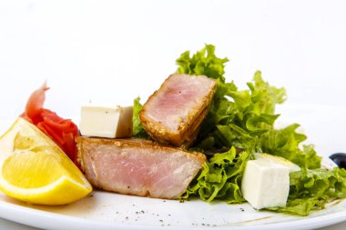 Udon Noodles, tavuk filetosu, kabak, kırmızı biber, havuç, susam.. 