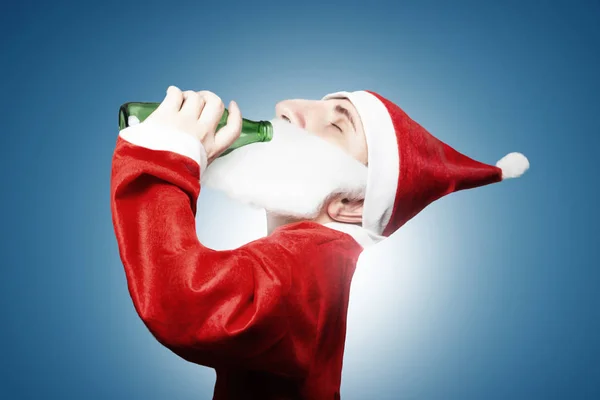 Caricature of funny drunken santa claus drinking beer — Stock Photo, Image