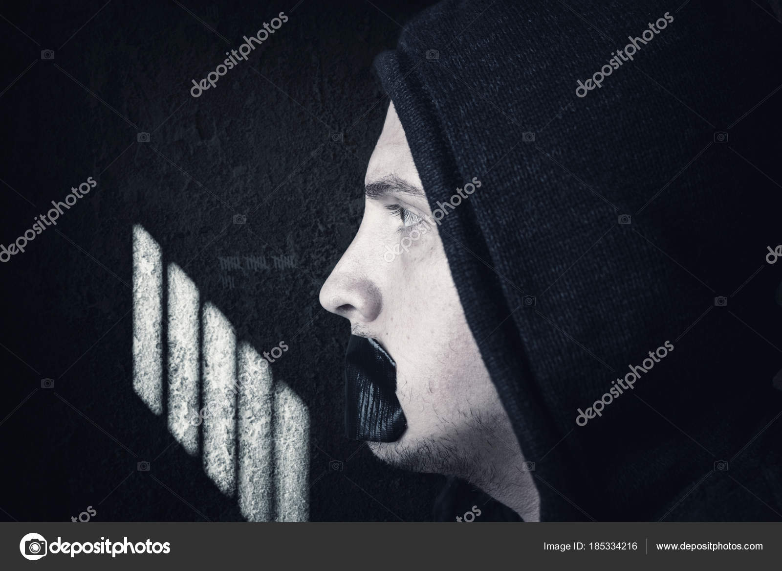 Libero nero cappuccio sesso