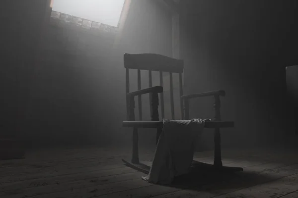 3d renderização de idade cadeira de balanço no sótão escuro com raio de luz . — Fotografia de Stock