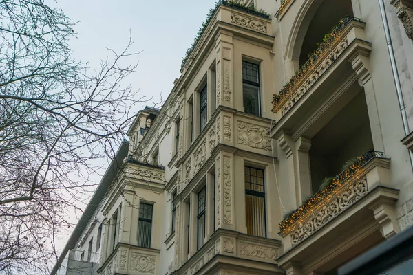 Luksusowe domy Apartament z balkonem — Zdjęcie stockowe