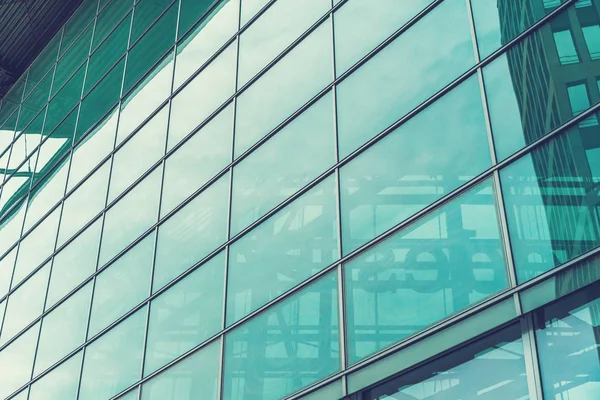 yeşil ve mavi cam cephe endüstriyel bina