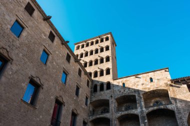 Barcelona bina büyük ve antik kale