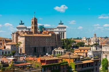 Güneşli bir çatı görünümü, Roma, İtalya