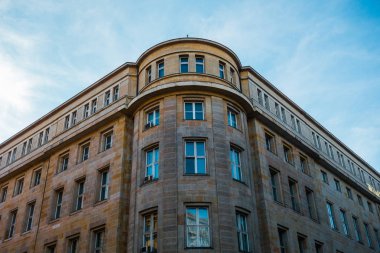 görkemli cephesi ile bina eski mermer