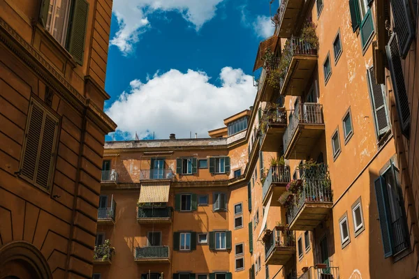 Beautiful mediterranean buildings with copy space in the middle — Stock Photo, Image