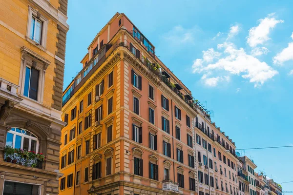 Typical apartment buildings at rome, italy — Stock Photo, Image