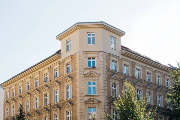 Berlin Prenzlauer berg 'in göbeğindeki köşe binası.