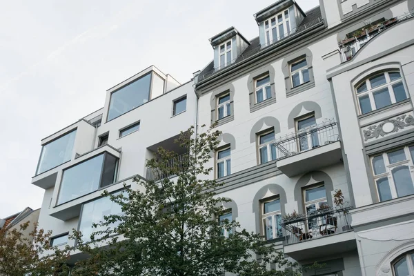 Pahalı yeni ve yenilenmiş binalar