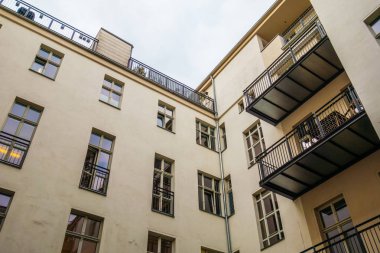 sarı daire evde düşük açılı görünüş