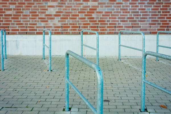 Leere Fahrradständer Auf Sauberem Untergrund — Stockfoto