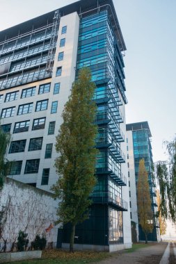 Modern görünüşlü büyük ofis kompleksleri