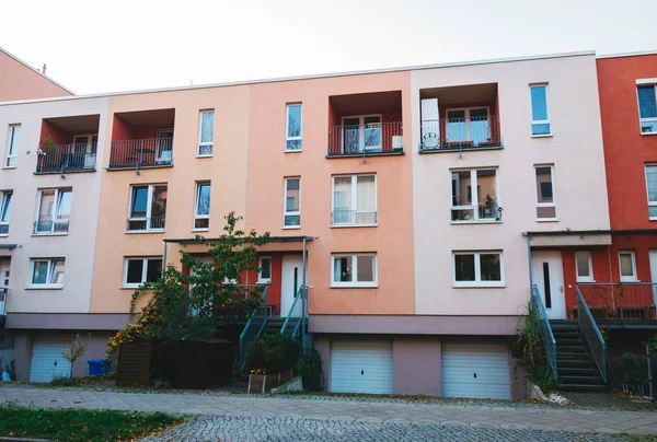 Casas Adosadas Fachadas Color Rosa Amarillo Rojo — Foto de Stock