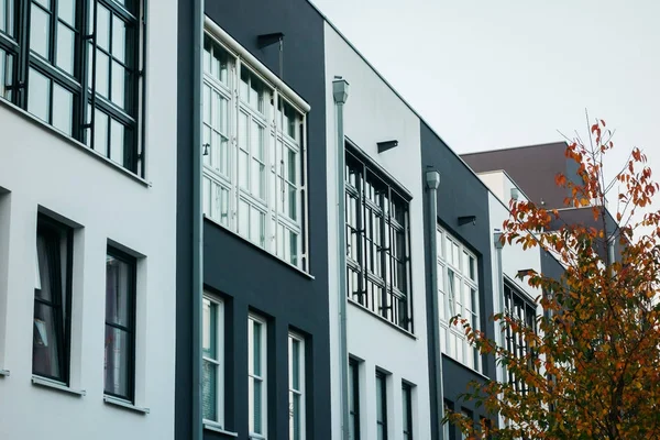 Detailansicht Der Modernen Reihenhausfassade — Stockfoto