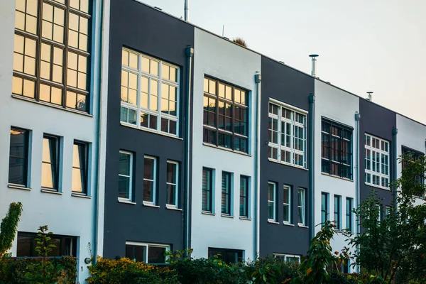 Darken Townhouses Berlin Green Bushes — Stock Photo, Image