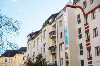 Berlin 'deki modern yüzlü evler