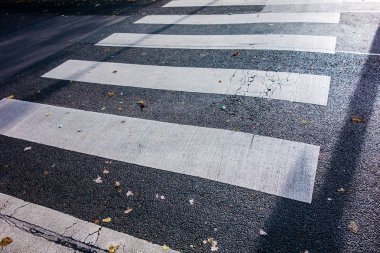 Yüksek karşıtlıklarda yaya yolları