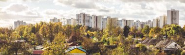 Berlin 'deki plattenbau binalarının panoramik genel görünümü