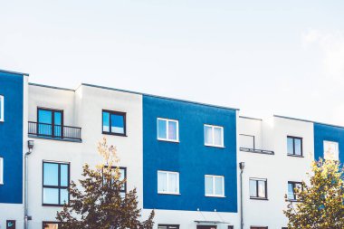 Berlin 'deki beyaz ve mavi konaklar