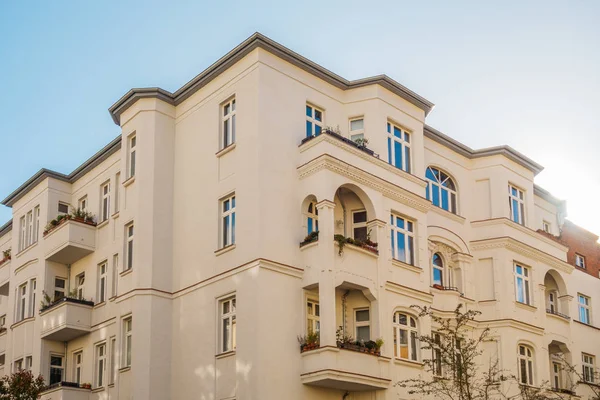 Friedrichshain, Berlin 'de büyük bir apartman.