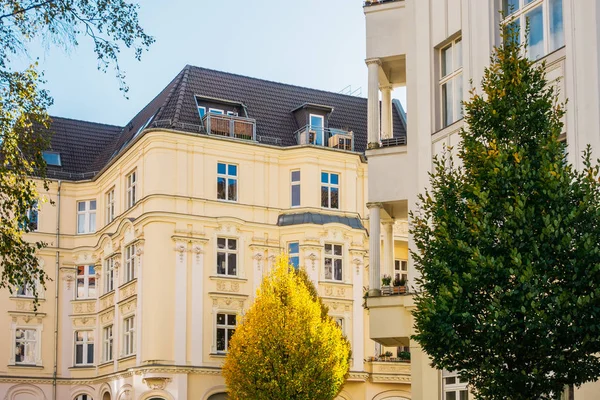 Sonbaharda Berlin 'deki lüks evlerin emlak resimleri.