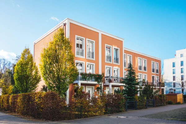 Hermosas Casas Adosadas Distrito Con Cielo Limpio — Foto de Stock