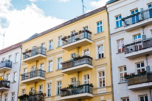 White Yellow Apartment Houses Berlin Royaltyfria Stockfoton