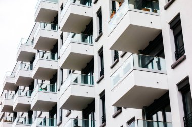 detailed view of white square balcony