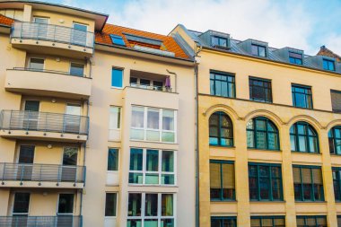Berlin 'deki Hackescher Mark' taki bazı apartman daireleri.