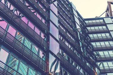 İnşaatın gelecekteki ön cephesi ofis binası tasarladı