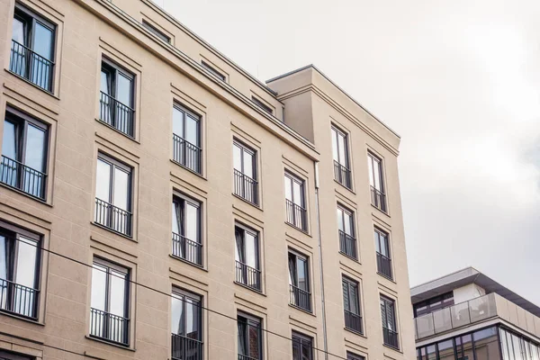 White Apartment Building Residential Facade — Stok fotoğraf