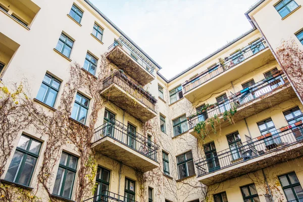 Immeuble Appartements Jaune Site Cour Arrière — Photo