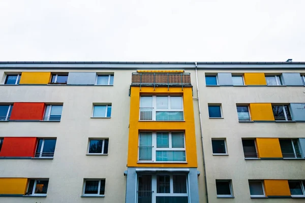 Fachada Colorida Típica Apartamento Plattenbau Berlín — Foto de Stock