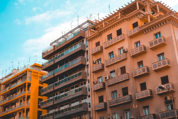 Pomerančové bytové komplexy v Soluni, Řecko — Stock fotografie