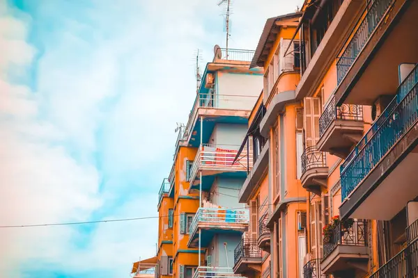 Orange mediterranean buildings at greece with blue sky — Stok fotoğraf