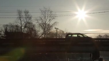 Klyazma kışın şafağında buharlaşır.