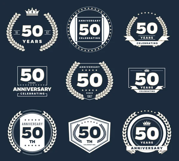 Vijftig jaar verjaardag logo's en kentekens. 50e verjaardag logo collectie. — Stockvector