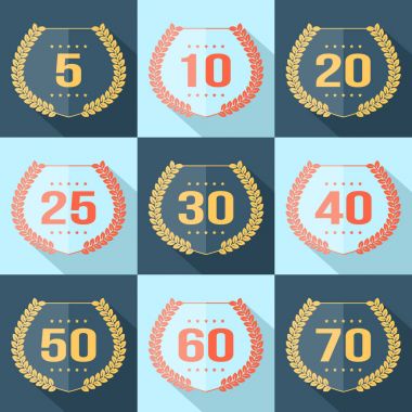 Vektör yıldönümü sembolleri olarak ayarlayın. Yıldönümü logolarını koleksiyonu düz.