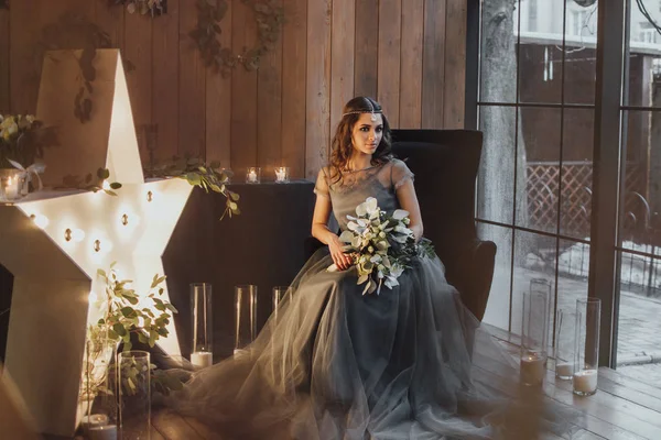 豪華なドレスの美しい花嫁 — ストック写真