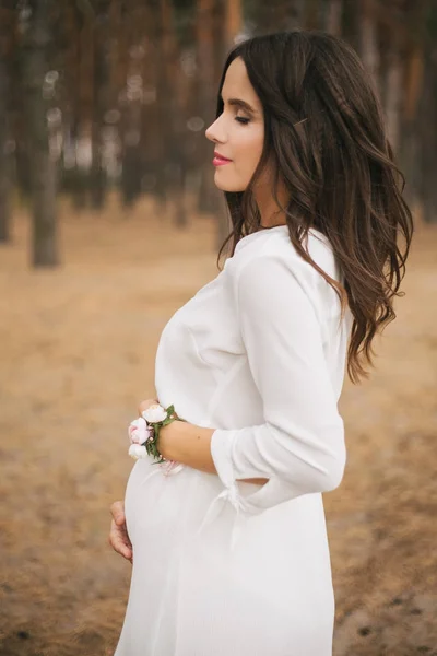 Belle Fille Enceinte Dans Parc — Photo