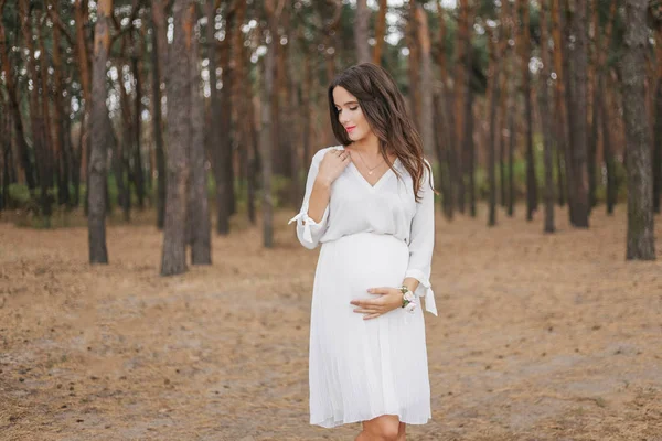 Belle Fille Enceinte Dans Parc — Photo