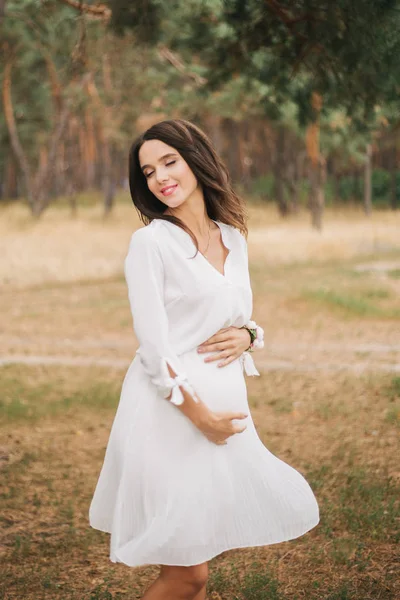 Belle Fille Enceinte Dans Parc — Photo