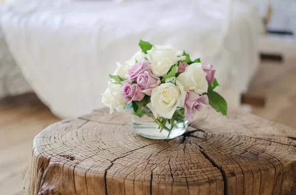 Flowers Vase Beautiful Roses Fragrant Home Cosiness — Stock Photo, Image