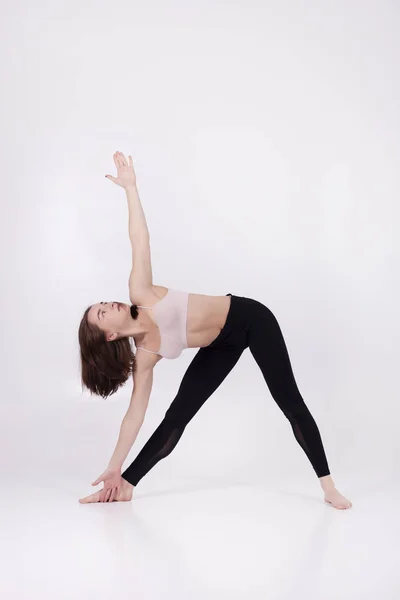Junges Schönes Mädchen Macht Yoga Übungen — Stockfoto